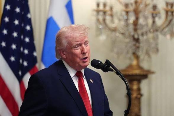 Donald Trump frappe fort : bientôt les billets de banque porteront sa signature