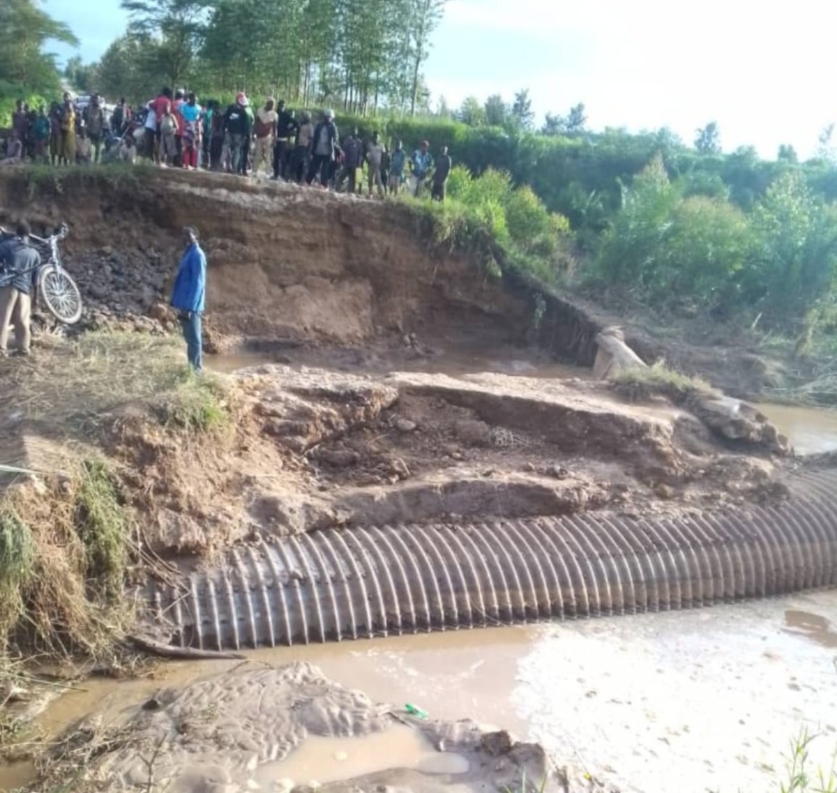 Rutshuru : effondrement du pont sur la rivière Nkwenda, la circulation fortement perturbée