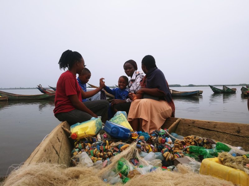 Lutte contre la pêche illicite sur le lac Albert : des filets à mailles prohibées incinérés à Kasenyi et Tchomia