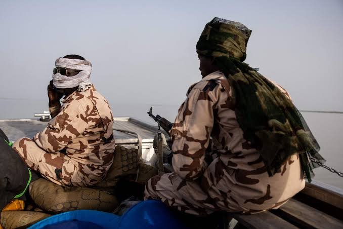 Après la mort d'au moins 26 militaires, le Tchad décrète l'état d'urgence pour 20 jours.
