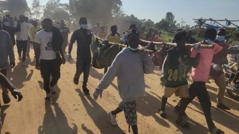 Chronique : La Constitution congolaise vaut-elle plus cher que le sang de Beni ?   Comment un simple texte de loi peut-il mobiliser l'énergie de toute la classe politique alors que le massacre quotidien de citoyens innocents à Beni semble relégué au 