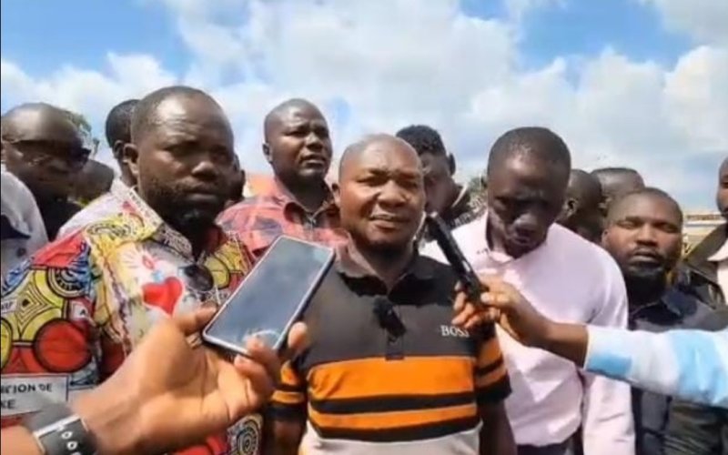 Ituri-Mahagi : la société civile démonte deux postes de la PCR et exige le départ du commandant local